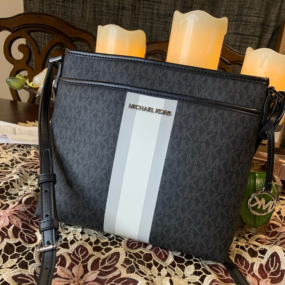 👜 MICHAEL KORS BEDFORD LOGO STRIPE CROSSBODY BAG